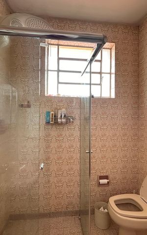 Casa à venda com 253m², 4 quartos e 5 vagas Casa à venda com 253m², 4 quartos e 5 vagasBanheiro