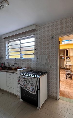 Casa à venda com 253m², 4 quartos e 5 vagas Casa à venda com 253m², 4 quartos e 5 vagasCozinha