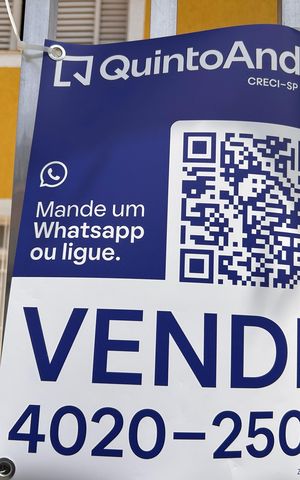 Casa à venda com 253m², 4 quartos e 5 vagas Casa à venda com 253m², 4 quartos e 5 vagasPlaca