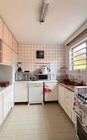 Casa à venda com 253m², 4 quartos e 5 vagas Casa à venda com 253m², 4 quartos e 5 vagasCozinha