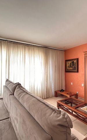 Casa à venda com 253m², 4 quartos e 5 vagas Casa à venda com 253m², 4 quartos e 5 vagasSala