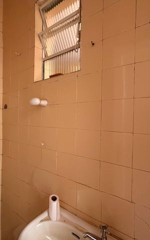 Casa à venda com 253m², 4 quartos e 5 vagas Casa à venda com 253m², 4 quartos e 5 vagasBanheiro de serviço