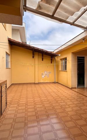 Casa à venda com 253m², 4 quartos e 5 vagas Casa à venda com 253m², 4 quartos e 5 vagasQuintal