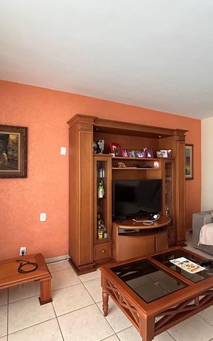 Casa à venda com 253m², 4 quartos e 5 vagas Casa à venda com 253m², 4 quartos e 5 vagasSala
