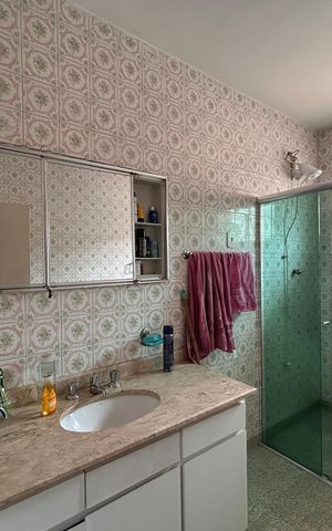 Casa à venda com 253m², 4 quartos e 5 vagas Casa à venda com 253m², 4 quartos e 5 vagasBanheiro da Suíte