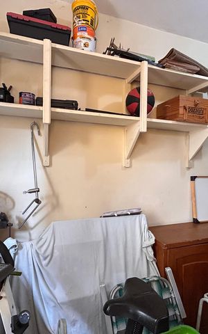 Casa à venda com 253m², 4 quartos e 5 vagas Casa à venda com 253m², 4 quartos e 5 vagasQuarto de Serviço