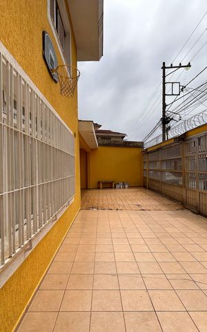 Casa à venda com 253m², 4 quartos e 5 vagas Casa à venda com 253m², 4 quartos e 5 vagasGaragem
