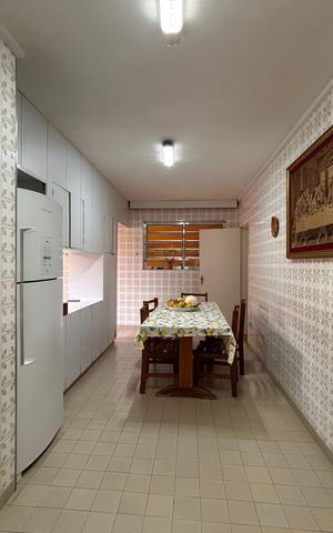 Casa à venda com 253m², 4 quartos e 5 vagas Casa à venda com 253m², 4 quartos e 5 vagasCopa