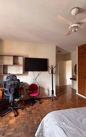 Casa à venda com 253m², 4 quartos e 5 vagas Casa à venda com 253m², 4 quartos e 5 vagasSuíte