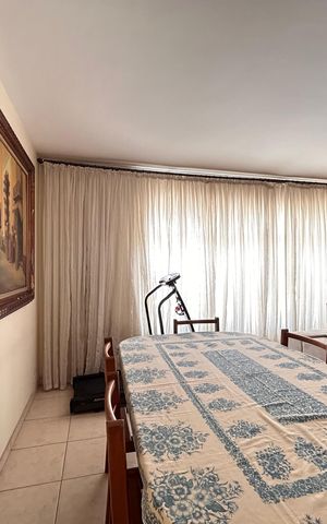 Casa à venda com 253m², 4 quartos e 5 vagas Casa à venda com 253m², 4 quartos e 5 vagasSala
