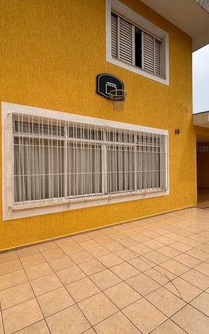 Casa à venda com 253m², 4 quartos e 5 vagas Casa à venda com 253m², 4 quartos e 5 vagasGaragem