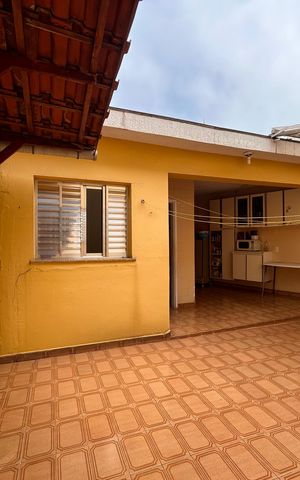 Casa à venda com 253m², 4 quartos e 5 vagas Casa à venda com 253m², 4 quartos e 5 vagasQuintal