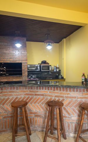 Casa à venda com 160m², 3 quartos e 2 vagas Casa à venda com 160m², 3 quartos e 2 vagasChurrasqueira