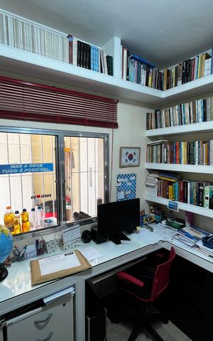 Casa à venda com 148m², 3 quartos e 2 vagas Casa à venda com 148m², 3 quartos e 2 vagasEscritório