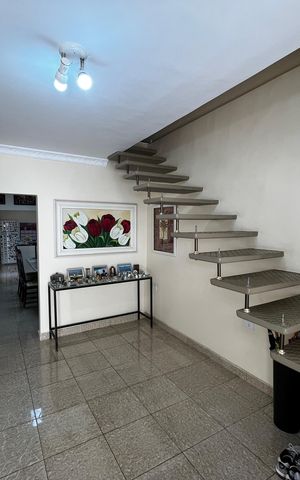 Casa à venda com 148m², 3 quartos e 2 vagas Casa à venda com 148m², 3 quartos e 2 vagasSala
