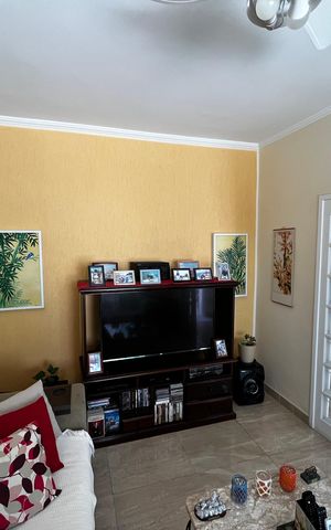 Casa à venda com 148m², 3 quartos e 2 vagas Casa à venda com 148m², 3 quartos e 2 vagasSala de TV