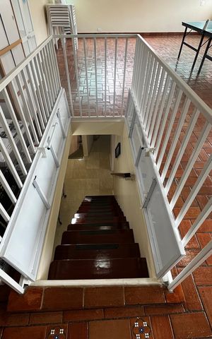 Casa à venda com 148m², 3 quartos e 2 vagas Casa à venda com 148m², 3 quartos e 2 vagasEscada P/ varanda