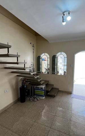 Casa à venda com 148m², 3 quartos e 2 vagas Casa à venda com 148m², 3 quartos e 2 vagasSala