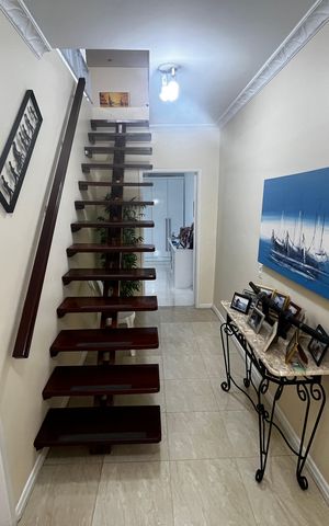 Casa à venda com 148m², 3 quartos e 2 vagas Casa à venda com 148m², 3 quartos e 2 vagasCopa