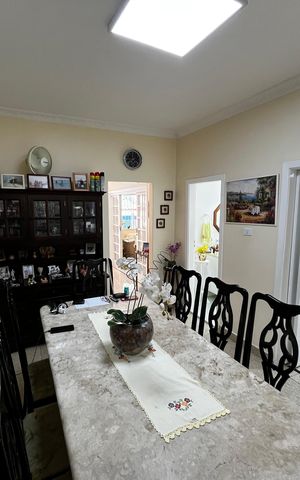 Casa à venda com 148m², 3 quartos e 2 vagas Casa à venda com 148m², 3 quartos e 2 vagasSala de Jantar