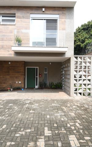 Casa de condomínio à venda com 280m², 3 quartos e 2 vagasFachada