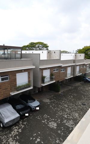Casa de condomínio à venda com 280m², 3 quartos e 2 vagasVista