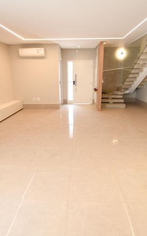 Casa de condomínio à venda com 280m², 3 quartos e 2 vagasSala