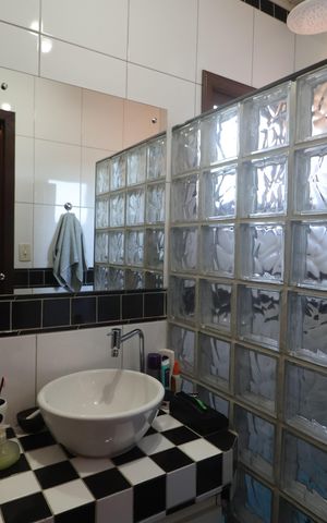 Casa à venda com 170m², 3 quartos e 5 vagasBanheiro da Suíte 2