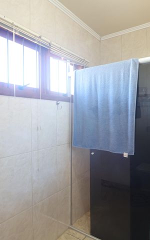 Casa à venda com 170m², 3 quartos e 5 vagasBanheiro da Suíte 1