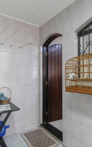 Casa à venda com 250m², 4 quartos e 5 vagas Casa à venda com 250m², 4 quartos e 5 vagasÁrea de Serviço