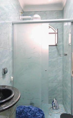 Casa à venda com 250m², 4 quartos e 5 vagas Casa à venda com 250m², 4 quartos e 5 vagasBanheiro