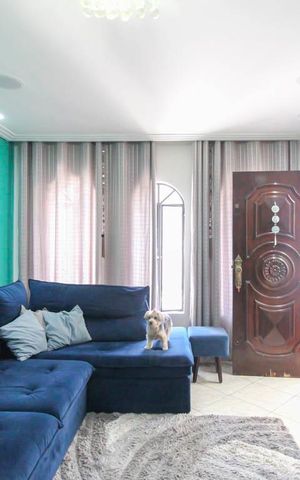 Casa à venda com 250m², 4 quartos e 5 vagas Casa à venda com 250m², 4 quartos e 5 vagasSala