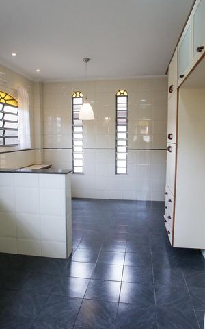 Casa à venda com 444m², 4 quartos e 6 vagasCozinha