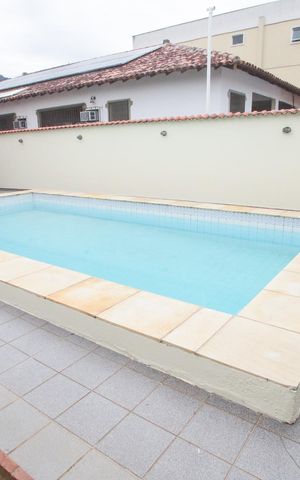 Casa à venda com 444m², 4 quartos e 6 vagasPiscina