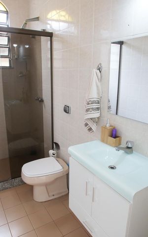 Casa à venda com 444m², 4 quartos e 6 vagasBanheiro de Serviço