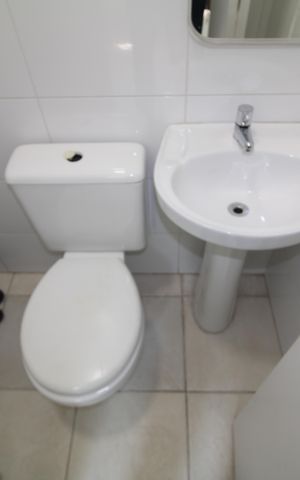 Casa para alugar com 520m², 4 quartos e 4 vagasBanheiro de Serviço