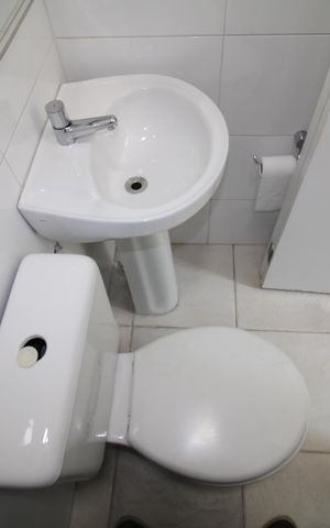 Casa para alugar com 520m², 4 quartos e 4 vagasBanheiro de Serviço
