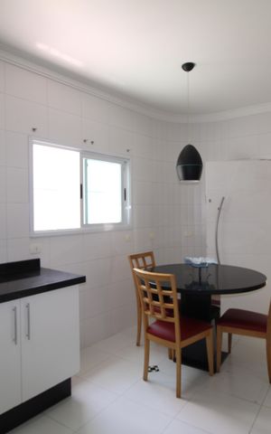 Casa para alugar com 520m², 4 quartos e 4 vagasCozinha