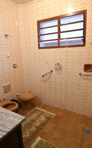Casa à venda com 290m², 5 quartos e 4 vagasBanheiro da Suíte 2