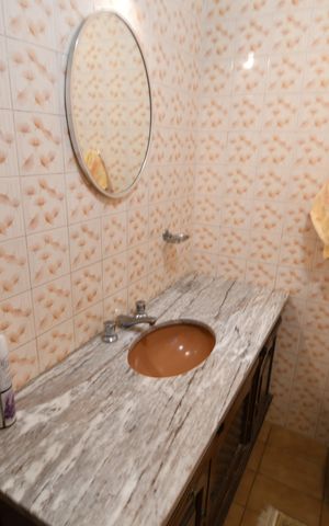 Casa à venda com 290m², 5 quartos e 4 vagasBanheiro da Suíte 2