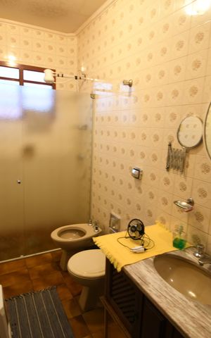 Casa à venda com 290m², 5 quartos e 4 vagasBanheiro