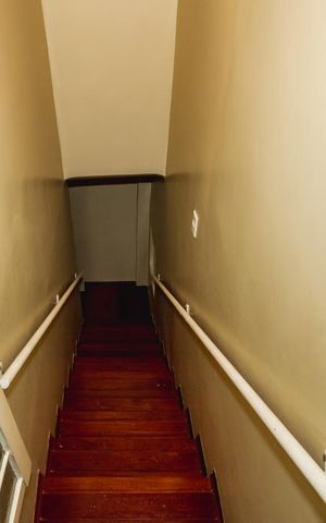 Casa à venda com 300m², 4 quartos e sem vagaEscada