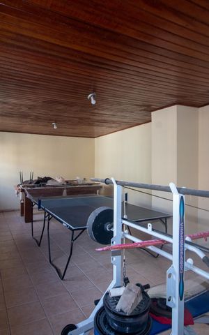 Casa à venda com 370m², 6 quartos e 4 vagas Casa à venda com 370m², 6 quartos e 4 vagasCASA 2