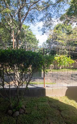 Casa à venda com 370m², 6 quartos e 4 vagas Casa à venda com 370m², 6 quartos e 4 vagasVista