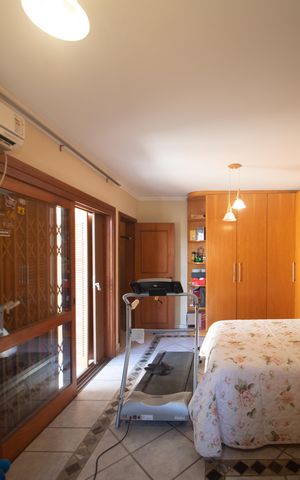 Casa à venda com 370m², 6 quartos e 4 vagas Casa à venda com 370m², 6 quartos e 4 vagasSuite 2
