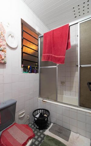 Casa à venda com 120m², 2 quartos e 2 vagasBanheiro Social
