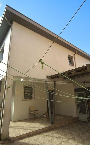 Casa à venda com 265m², 4 quartos e 2 vagasÁrea de serviço/quintal 