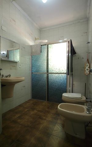 Casa à venda com 265m², 4 quartos e 2 vagasBanheiro 