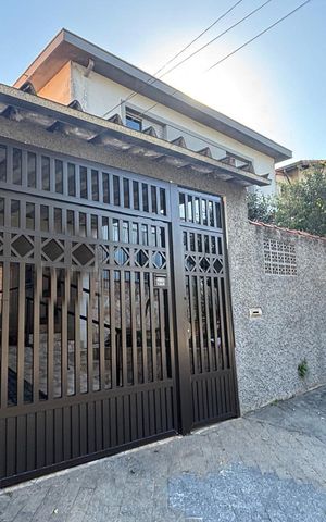 Casa à venda com 265m², 4 quartos e 2 vagasFachada