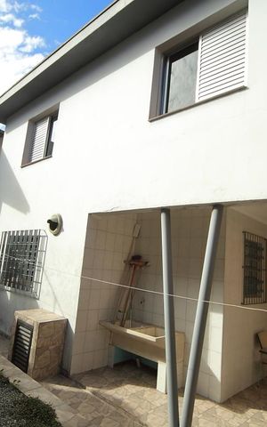 Casa à venda com 265m², 4 quartos e 2 vagasÁrea de serviço/quintal 